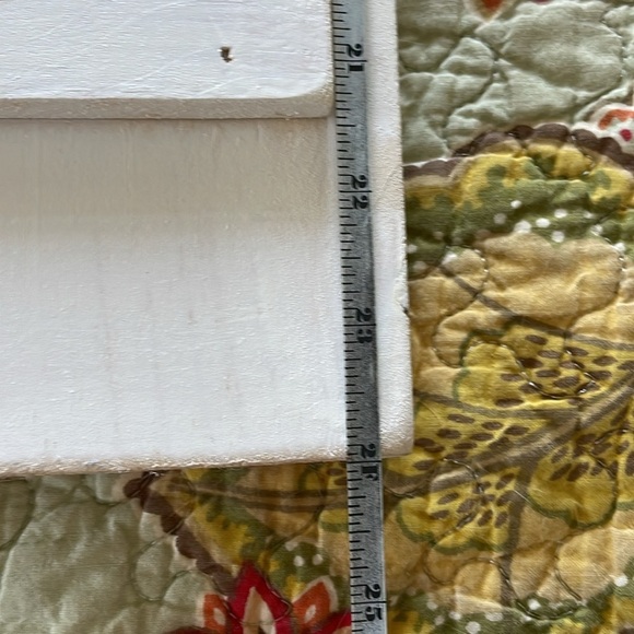 White washed pine star shutter. Primitive decor. Approx 11” w x 24”l x 3/4” d - Picture 6 of 7